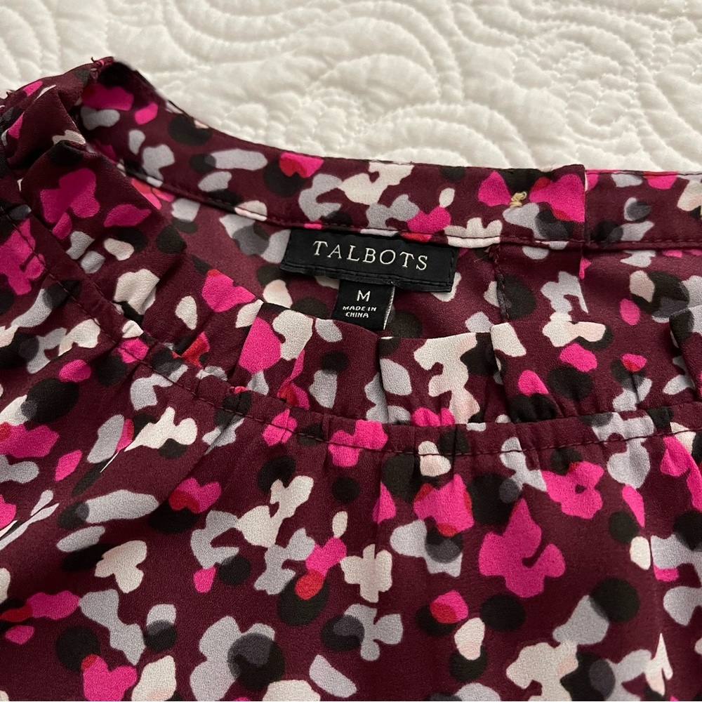 Talbots Sleeveless Top Confetti Print on Burgundy Tie Ruffle Neckline Size M - Picture 6 of 15